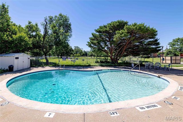 603 Rosetta Drive E, Florissant, MO 63031