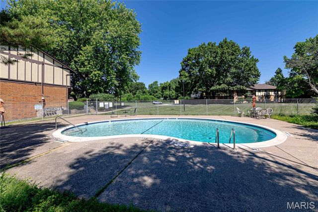 603 Rosetta Drive E, Florissant, MO 63031