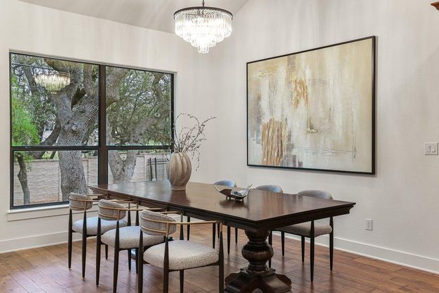 22 Cottondale RD, The Hills, TX 78738