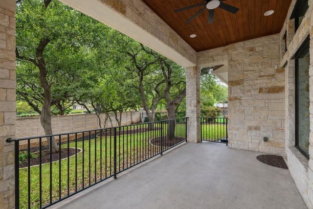 22 Cottondale RD, The Hills, TX 78738