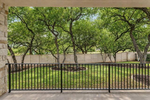 22 Cottondale RD, The Hills, TX 78738