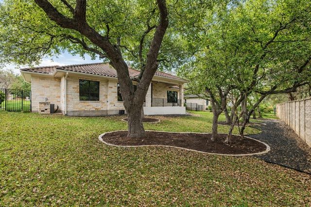 22 Cottondale RD, The Hills, TX 78738