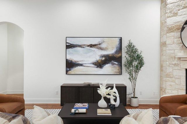 22 Cottondale RD, The Hills, TX 78738