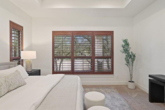 22 Cottondale RD, The Hills, TX 78738