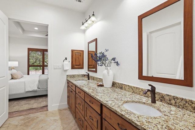 22 Cottondale RD, The Hills, TX 78738