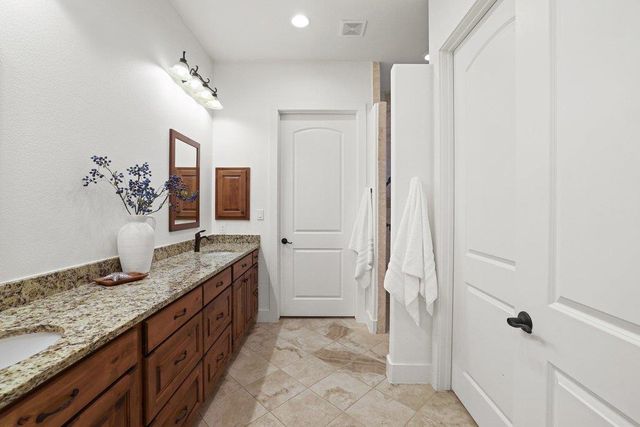 22 Cottondale RD, The Hills, TX 78738