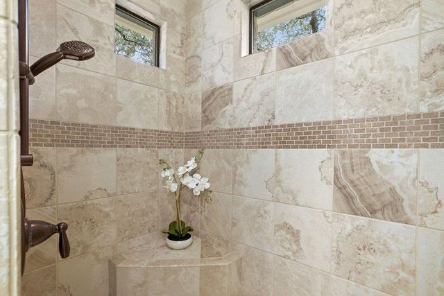 22 Cottondale RD, The Hills, TX 78738