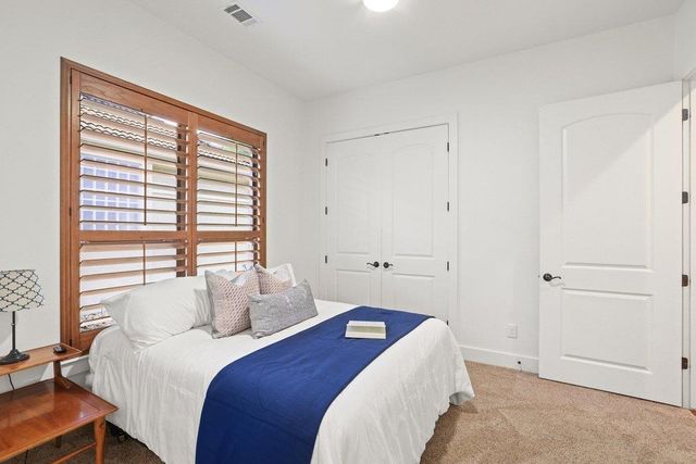 22 Cottondale RD, The Hills, TX 78738