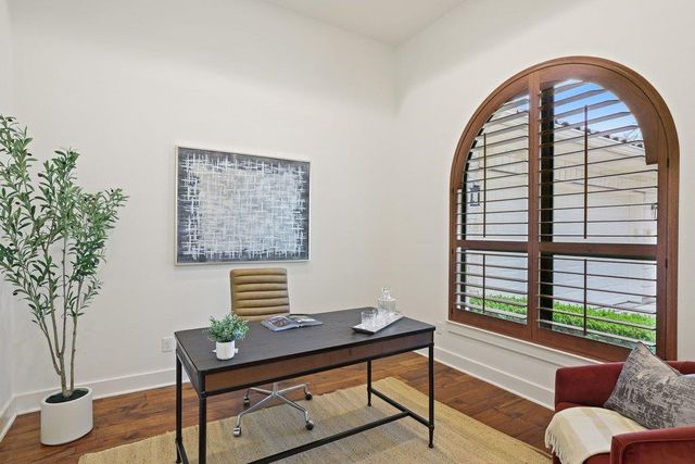 22 Cottondale RD, The Hills, TX 78738