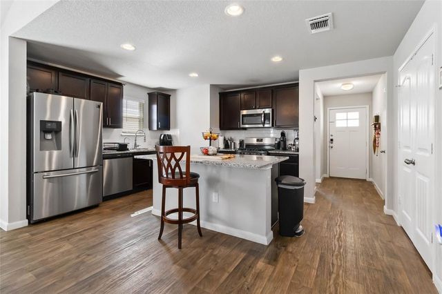114 E Groves LN, Hutto, TX 78634