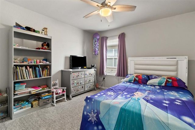 114 E Groves LN, Hutto, TX 78634