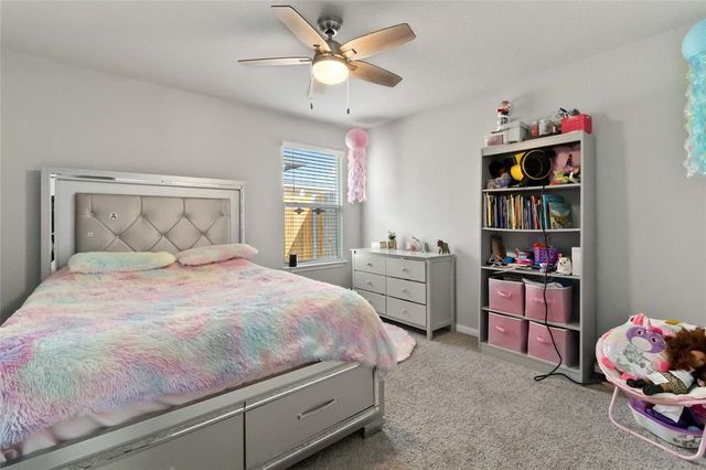 114 E Groves LN, Hutto, TX 78634