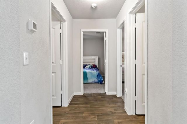 114 E Groves LN, Hutto, TX 78634
