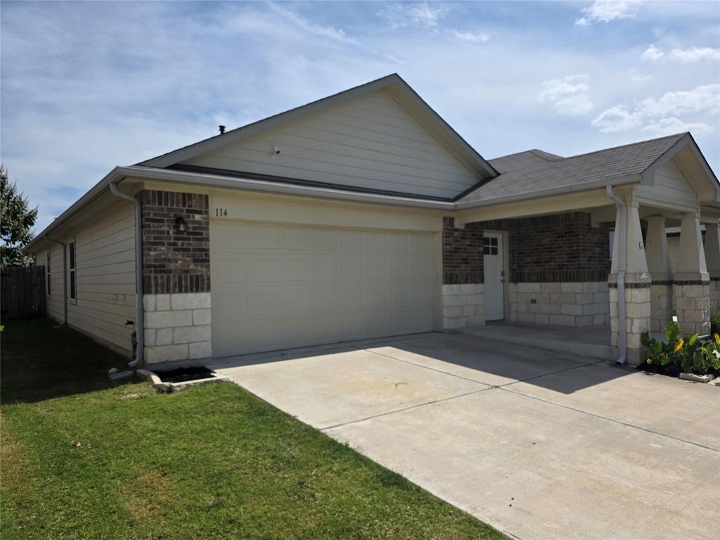 114 E Groves LN, Hutto, TX 78634