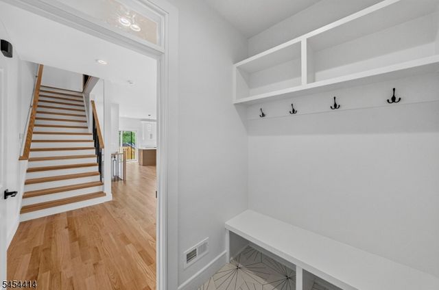87 Echo Pl, Elmwood Park Boro, NJ 07407