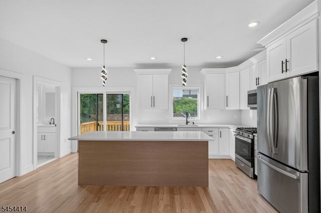 87 Echo Pl, Elmwood Park Boro, NJ 07407