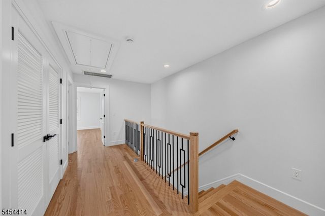 87 Echo Pl, Elmwood Park Boro, NJ 07407