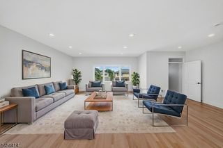 87 Echo Pl, Elmwood Park Boro, NJ 07407