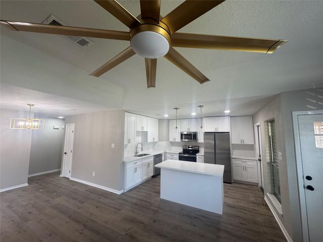 2514 33rd Avenue N, Texas City, TX 77590