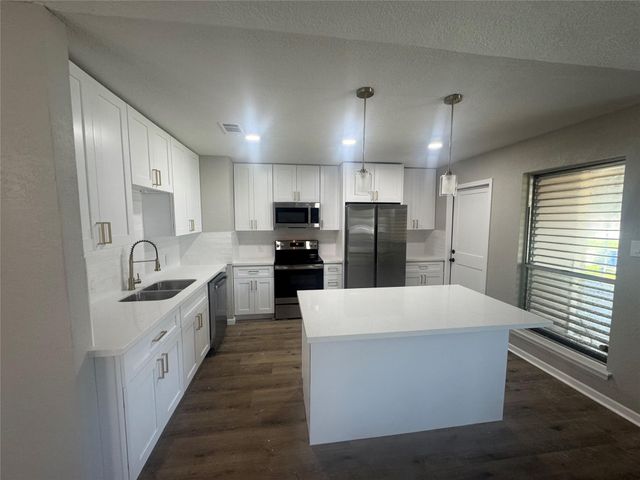 2514 33rd Avenue N, Texas City, TX 77590