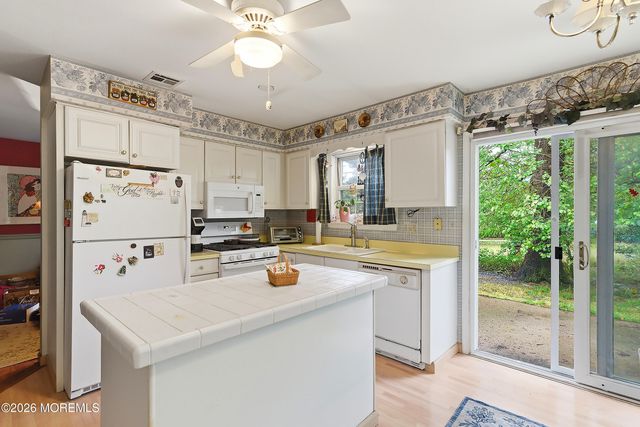 2289 Mount Hood Lane, Toms River, NJ 08753