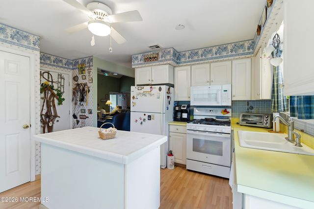 2289 Mount Hood Lane, Toms River, NJ 08753