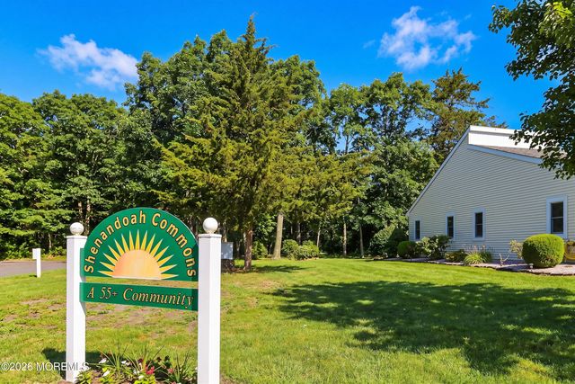 2289 Mount Hood Lane, Toms River, NJ 08753
