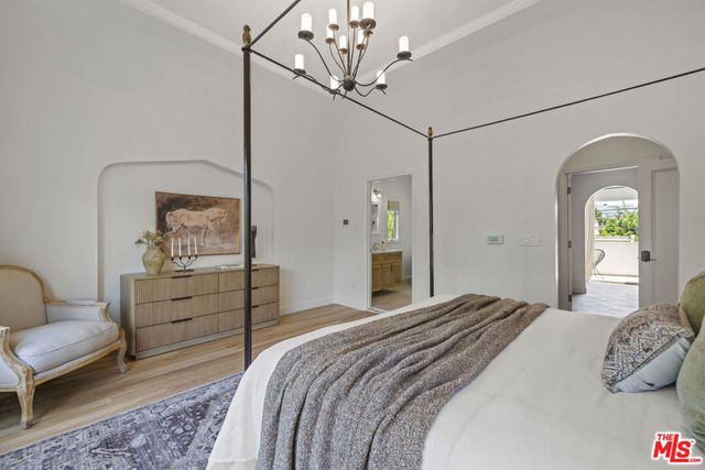 736 S Cloverdale Avenue, Los Angeles, CA 90036