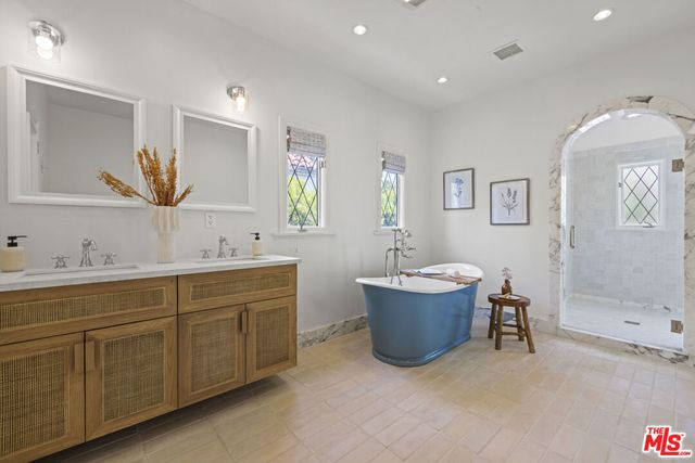 736 S Cloverdale Avenue, Los Angeles, CA 90036