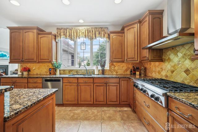 4 Breckenridge Court, Freehold, NJ 07728