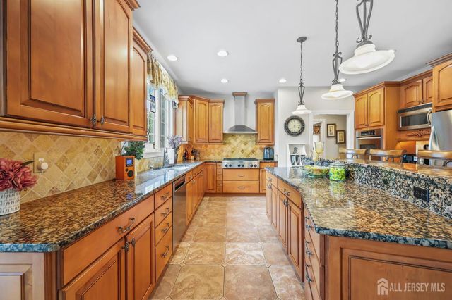 4 Breckenridge Court, Freehold, NJ 07728