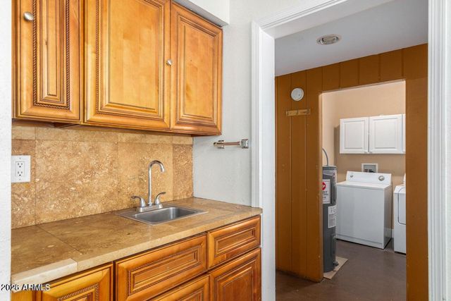 7340 N 7th Avenue, Phoenix, AZ 85021