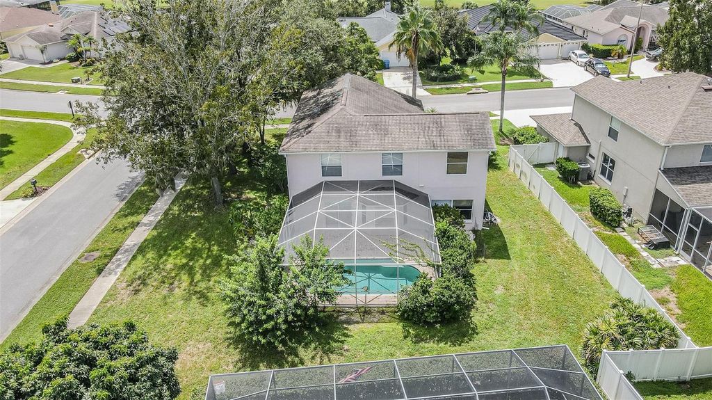 Image 7 of property listing at 4951 AUGUSTA AVENUE, Oldsmar, FL 34677