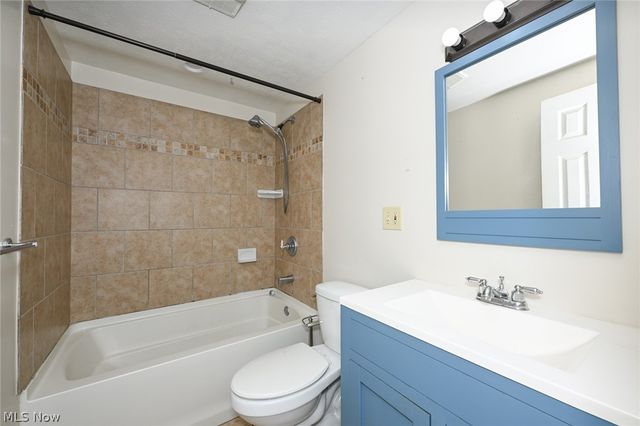 1922 Edgewood Drive, Twinsburg, OH 44087