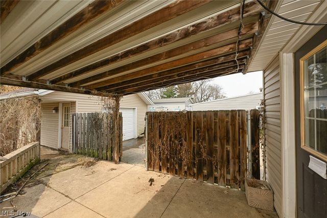 1922 Edgewood Drive, Twinsburg, OH 44087