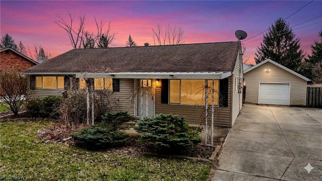 1922 Edgewood Drive, Twinsburg, OH 44087