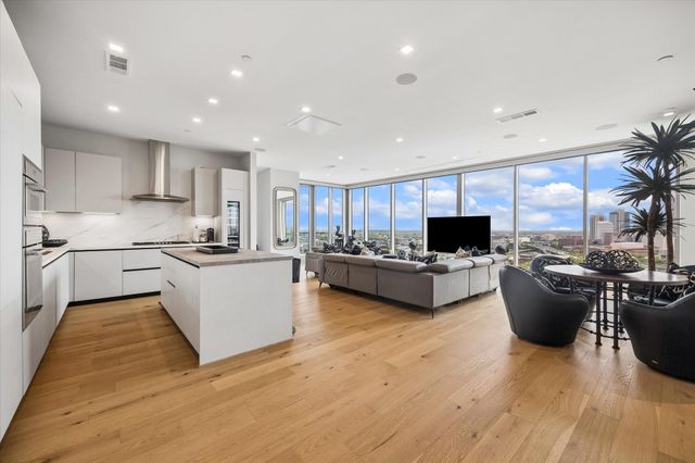 1711 Allen Parkway 2106, Houston, TX 77019
