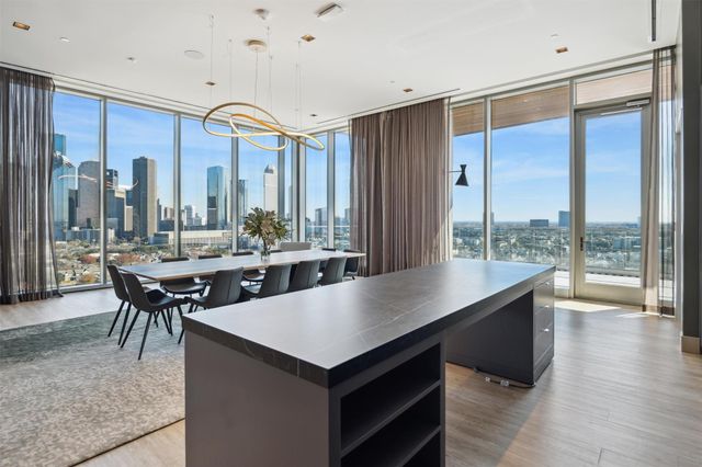 1711 Allen Parkway 2106, Houston, TX 77019