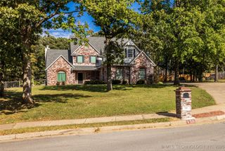 501 W 35th Place, Sand Springs, OK 74063