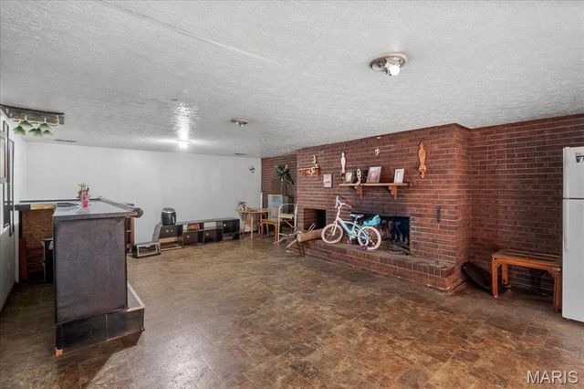2208 GILLIS Street, Alton, IL 62002