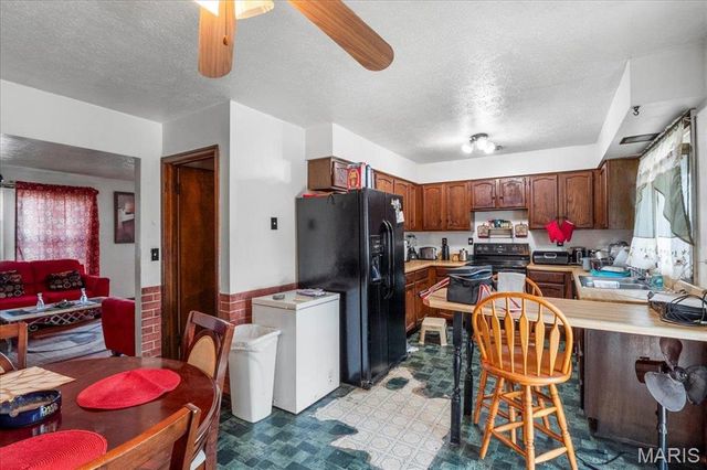 2208 GILLIS Street, Alton, IL 62002