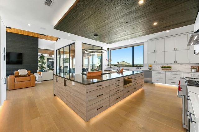 8209 Two Coves DR, Austin, TX 78730