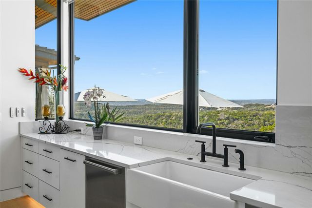 8209 Two Coves DR, Austin, TX 78730