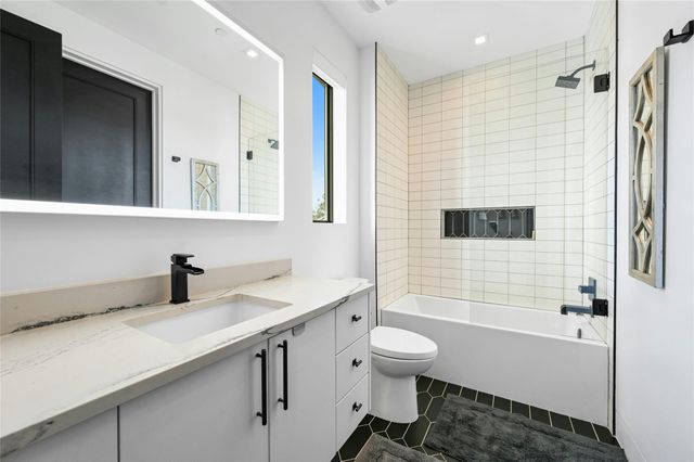 8209 Two Coves DR, Austin, TX 78730