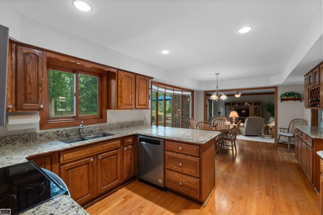 885 Medinah Drive, Rochester Hills, MI 48309
