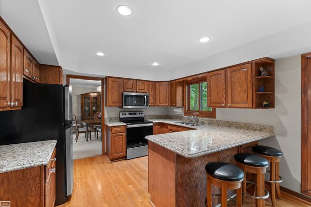 885 Medinah Drive, Rochester Hills, MI 48309