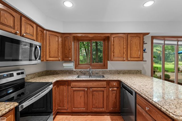 885 Medinah Drive, Rochester Hills, MI 48309