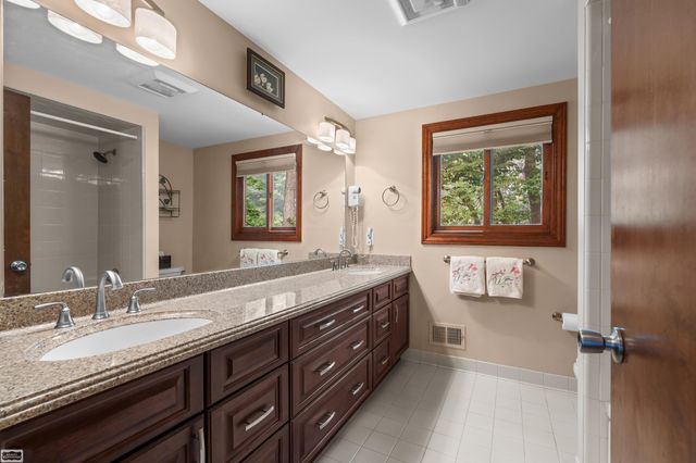 885 Medinah Drive, Rochester Hills, MI 48309