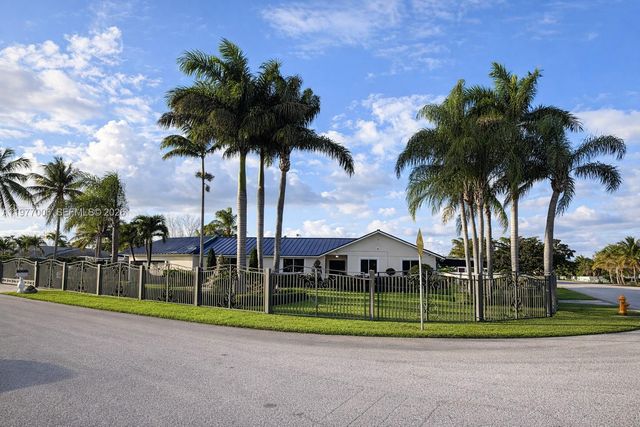 12901 SW 191st St ., Miami, FL 33177