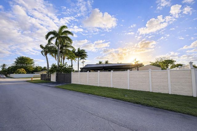 12901 SW 191st St ., Miami, FL 33177